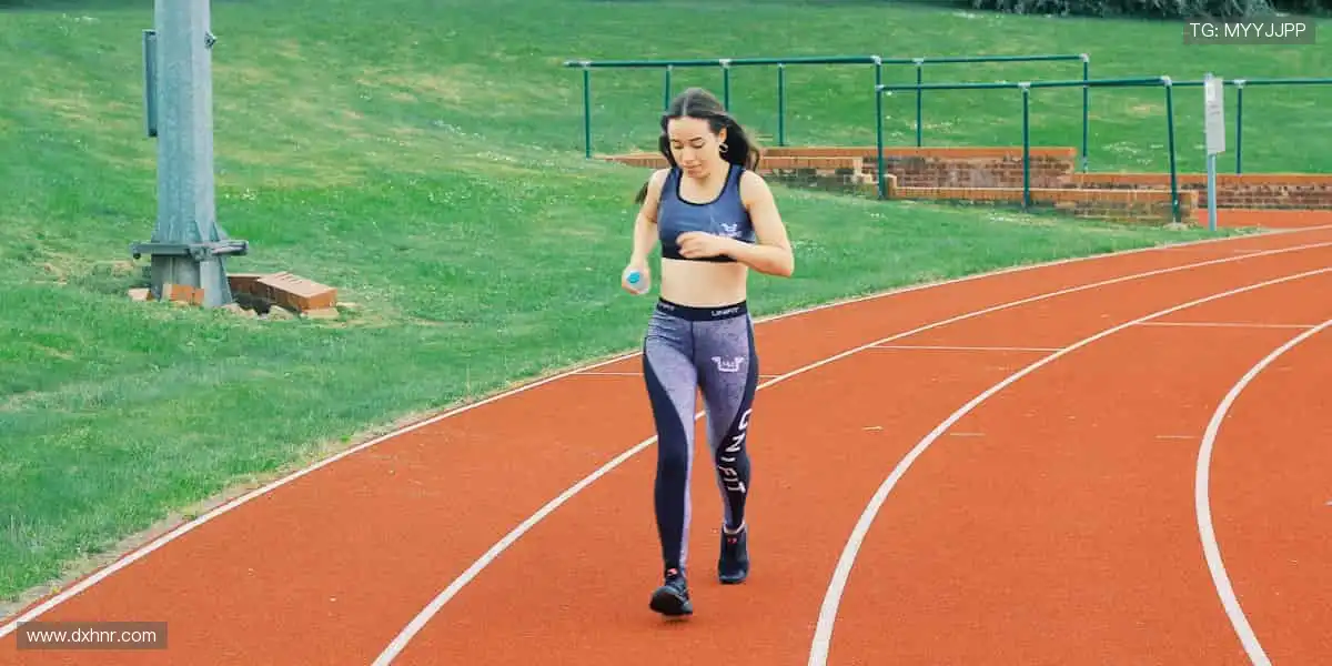 弹幕狂欢,边看边聊!💬 独家解说 + 实时数据,打造沉浸式观赛体验!